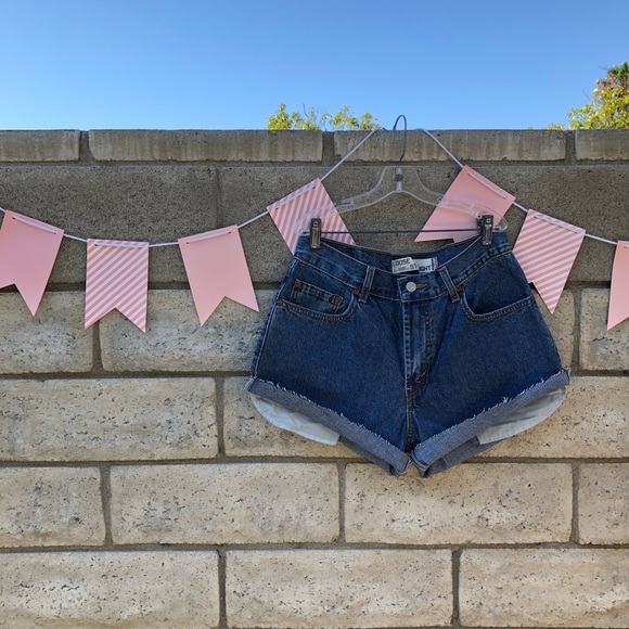 Levi’s 569 Sexy High Waisted Jean Shorts - Picture 2 of 8